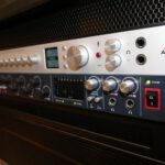 Tonstudio-Geräte montiert im Rack. Hier sieht man eine Detailaufnahme der beiden Audiointerfaces im Red Carpet Studio.